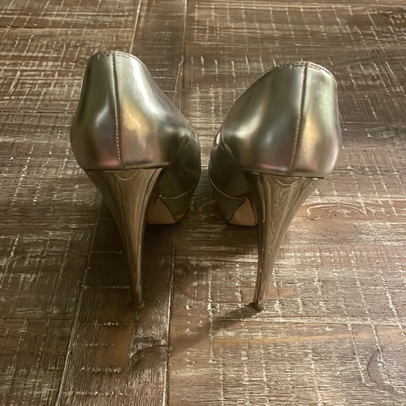 Ruthie Davis gold patent platform pumps.  Sz 40 - Picture 3 of 5